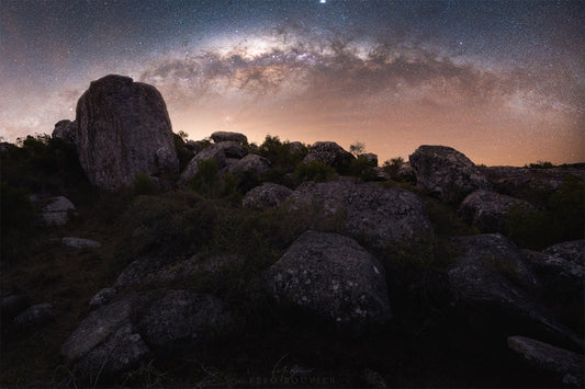 Imagen panorámica del cielo nocturno en Sierras de Mahoma, San José, Uruguay